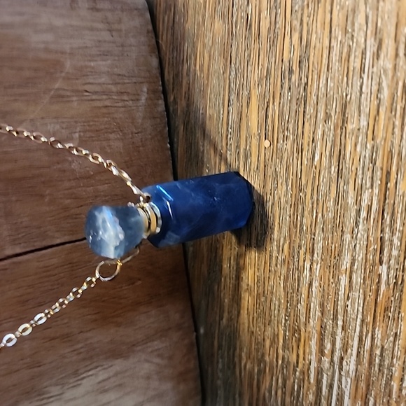 New Blue Kyanite essential oils bottle - Picture 2 of 5